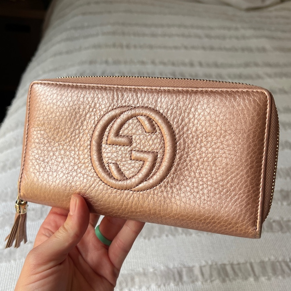 Authentic Gucci- Metallic Pebbled Calfskin SoHo Zip Around Leather Wallet